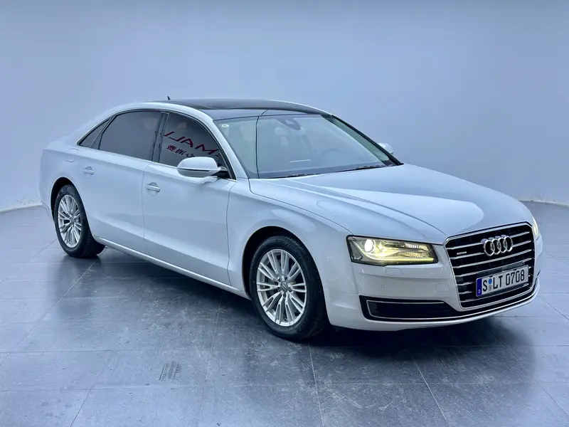 Audi A8 — фото 3