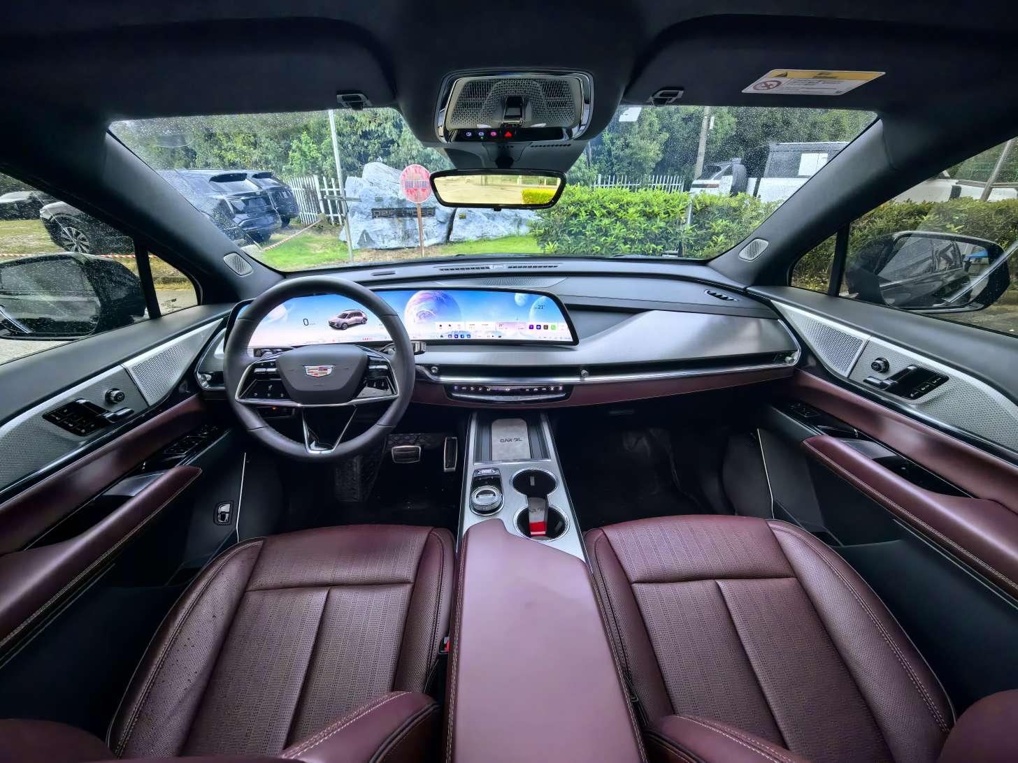 Cadillac XT5: фотография 15 из 16