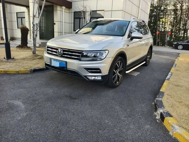 Volkswagen Tiguan L — фото 1