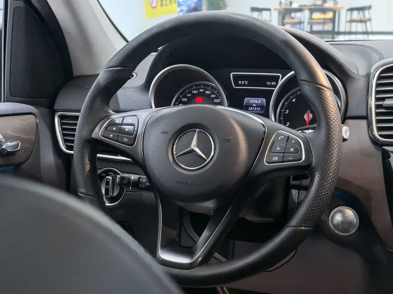 Mercedes-Benz GLE — фото 13