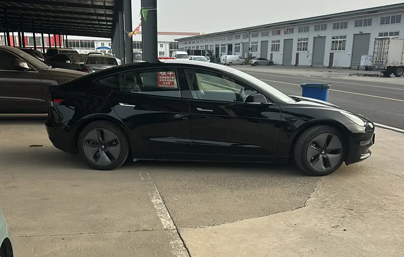 Tesla Model 3 — фото 4