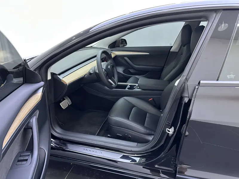 Tesla Model 3 — фото 17
