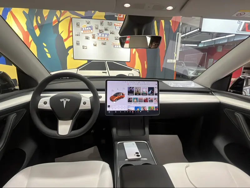 Tesla Model Y — фото 5
