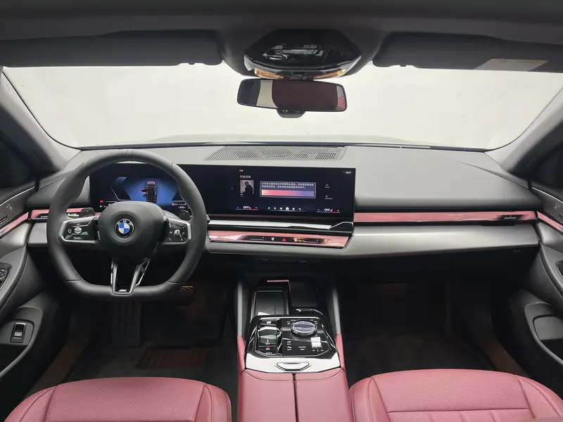 BMW 5 Series — фото 14