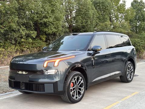 Lynk & Co 900