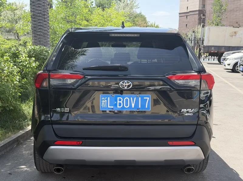 Toyota RAV4 — фото 4