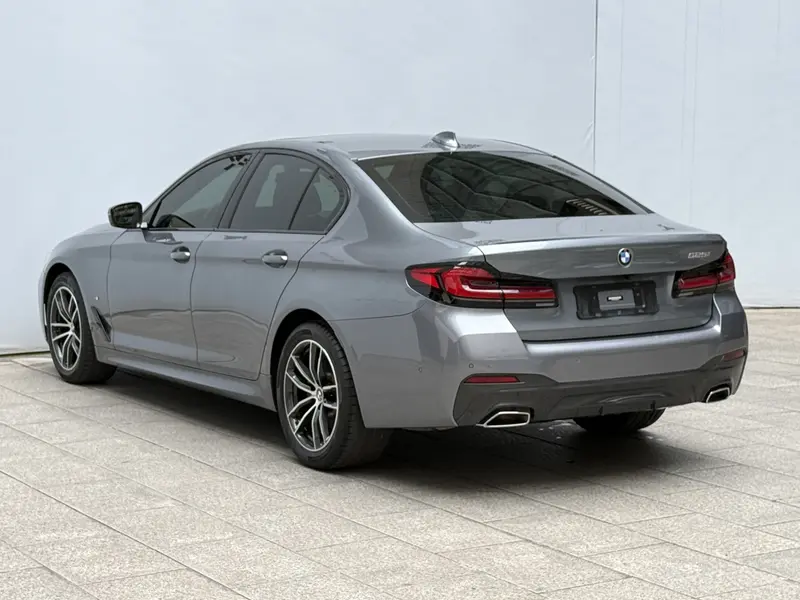 BMW 5 Series — фото 5