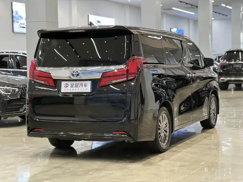 Toyota Alphard — фото 6