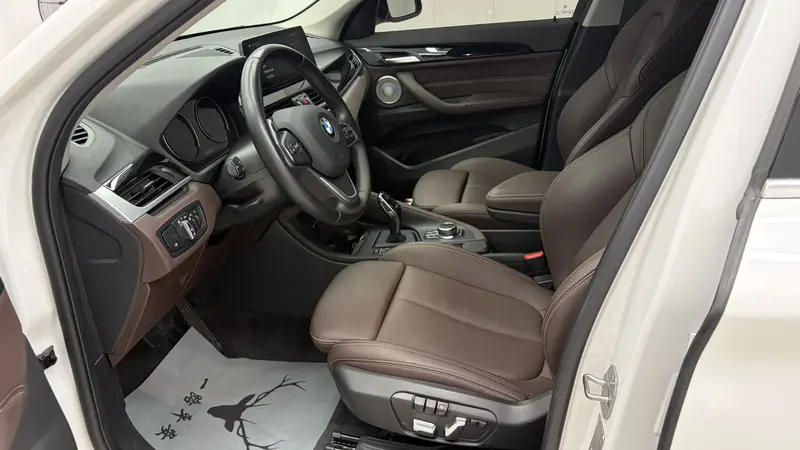 BMW X1 sDrive20Li стиль — фото 12