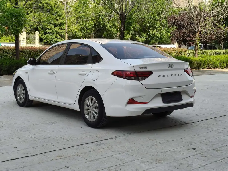 Hyundai Elantra — фото 5