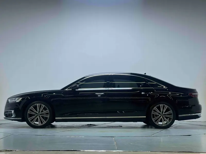 Audi A8 — фото 4