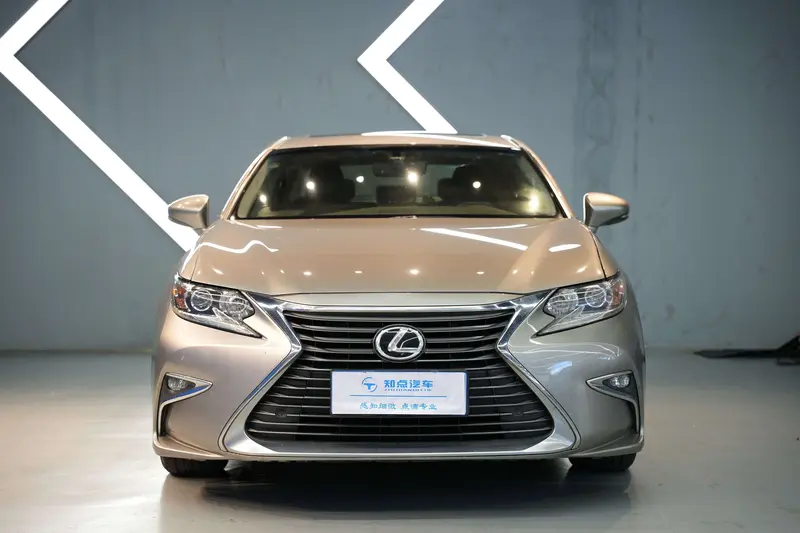Lexus ES 200 Comfort — фото 2
