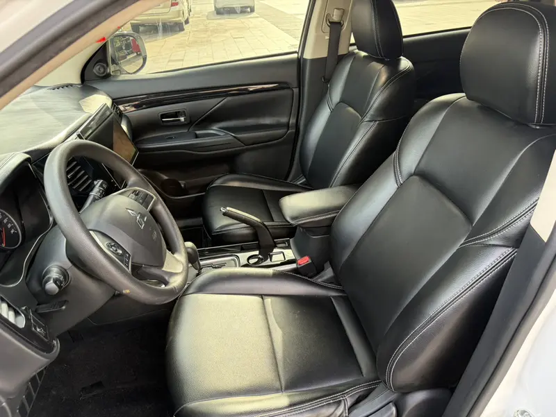 Mitsubishi Outlander — фото 12