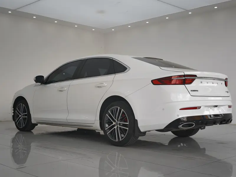 Geely Preface 2.0T премиум — фото 4