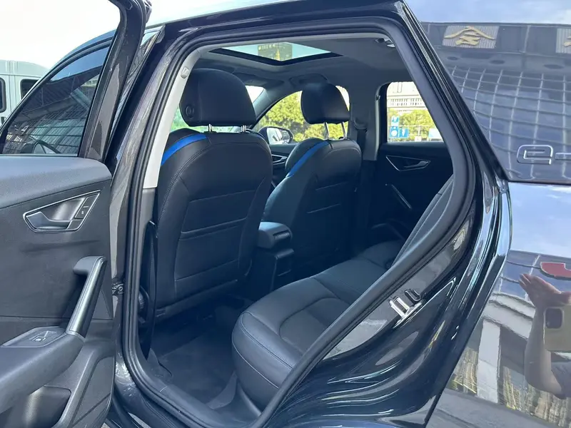 Audi Q2L e-tron — фото 12