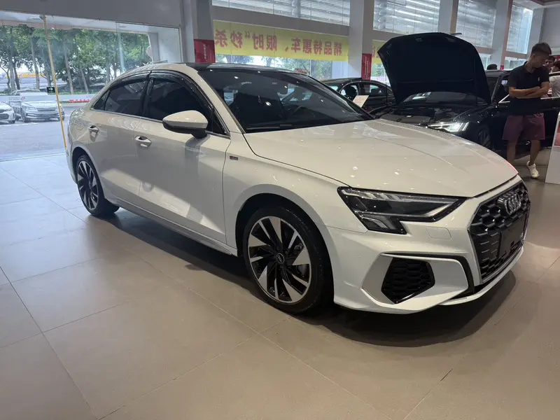 Audi A 3 A 3 L Limousine 35 TFSI — фото 3