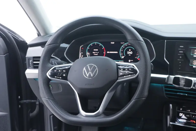 Volkswagen Passat — фото 7