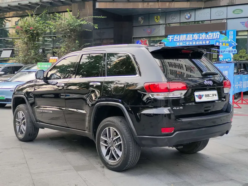 Jeep Grand Cherokee — фото 4