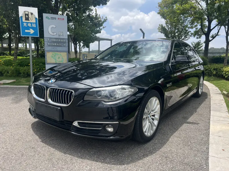 BMW 5 Series — фото 1