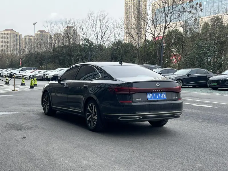 Volkswagen Passat — фото 4