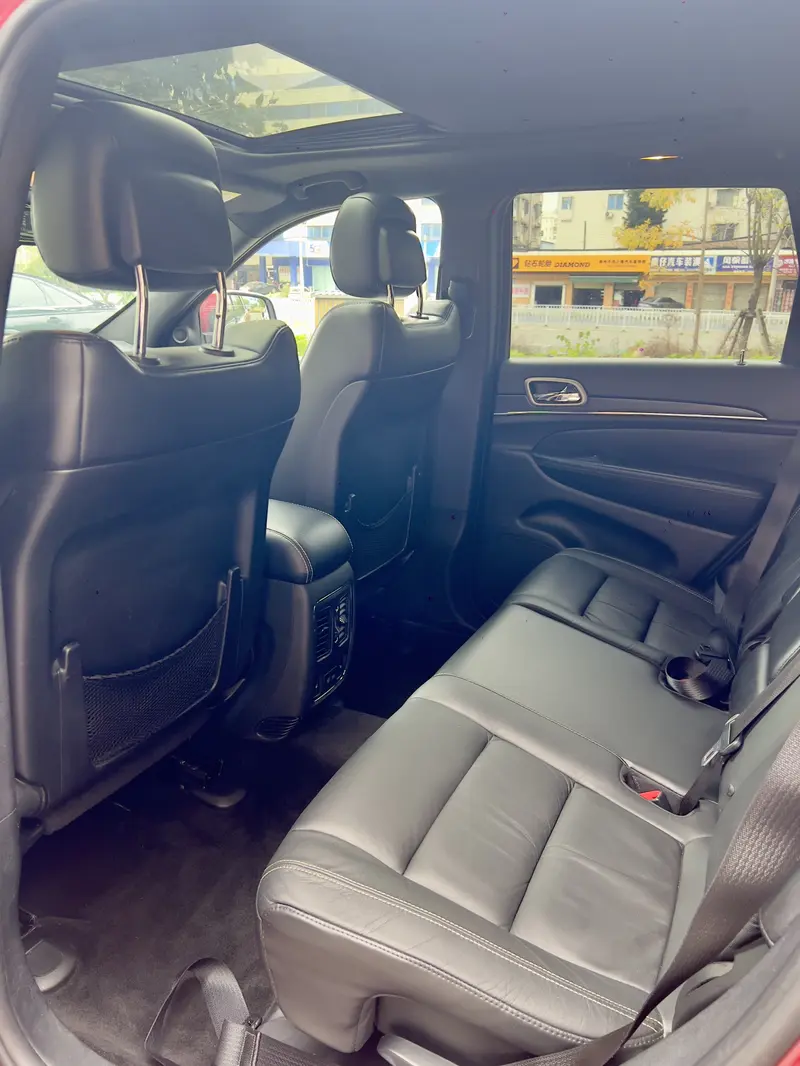 Jeep Grand Cherokee — фото 11