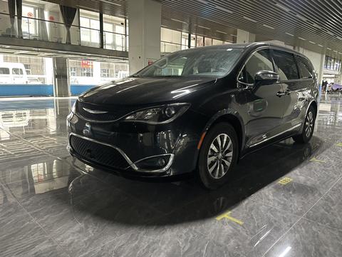 Chrysler Pacifica PHEV (Import)