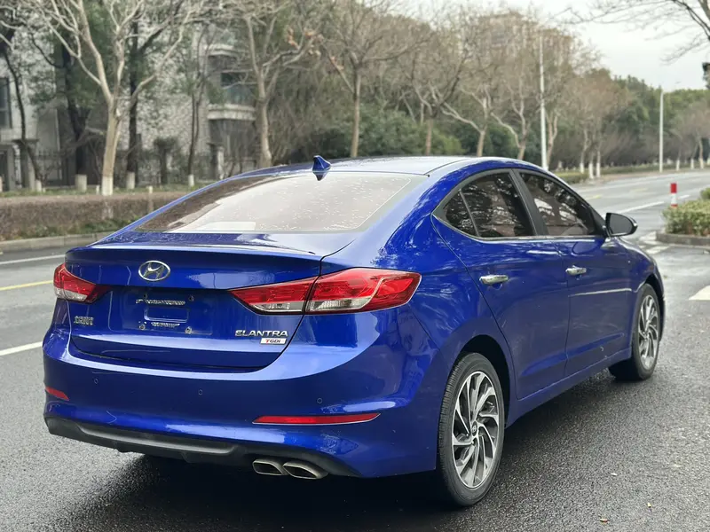 Hyundai Elantra — фото 7
