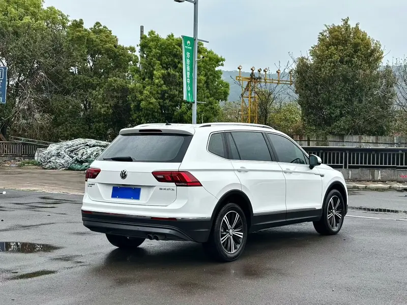 Volkswagen Tiguan L — фото 5