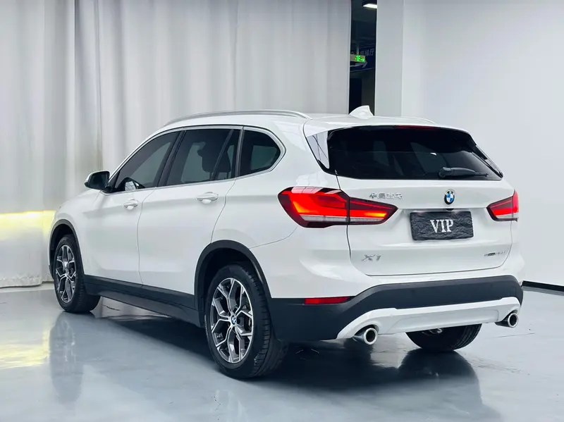 BMW X1 — фото 5