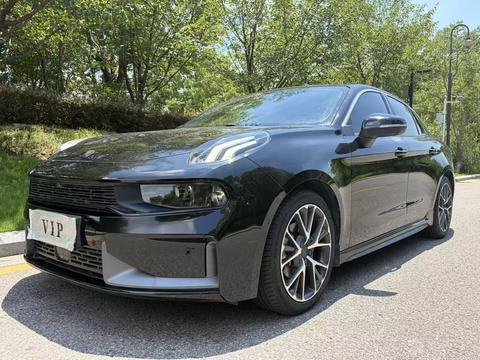 Lynk & Co 03
