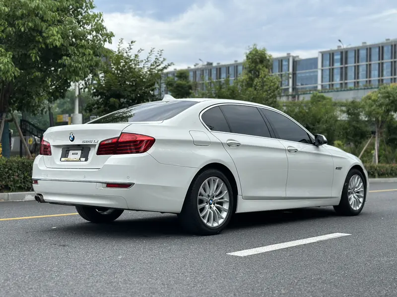 BMW 5 Series — фото 7