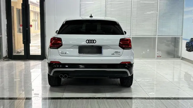 Audi Q2L — фото 5
