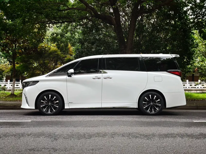 Toyota Alphard — фото 4