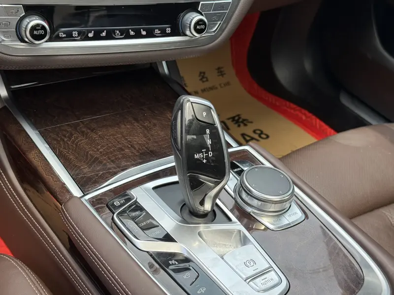 BMW 7 Series — фото 12