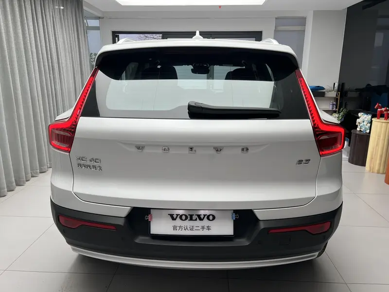 Volvo XC40 — фото 5