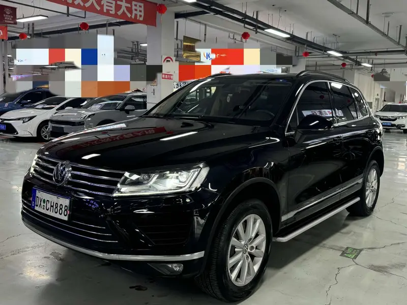 Volkswagen Touareg — фото 1