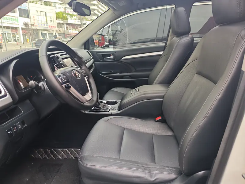Toyota Highlander — фото 12