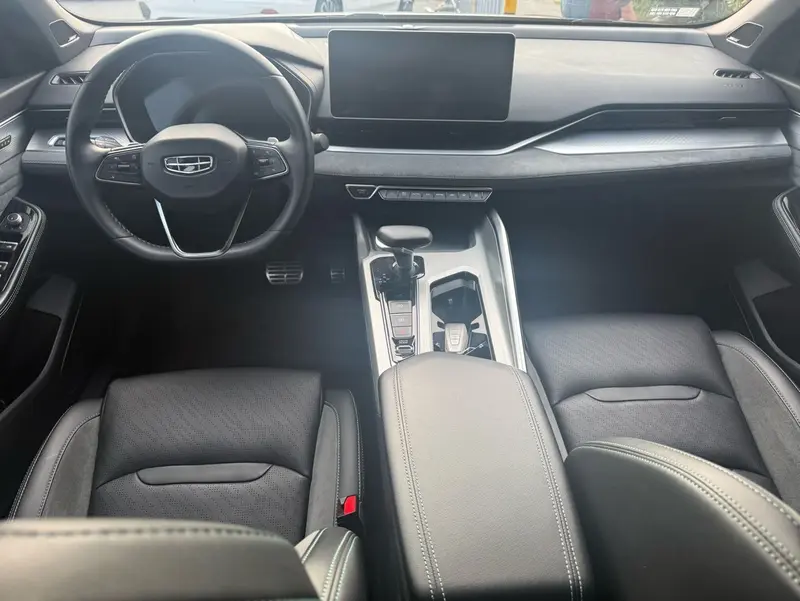 Geely Xingrui 2.0 T — фото 7