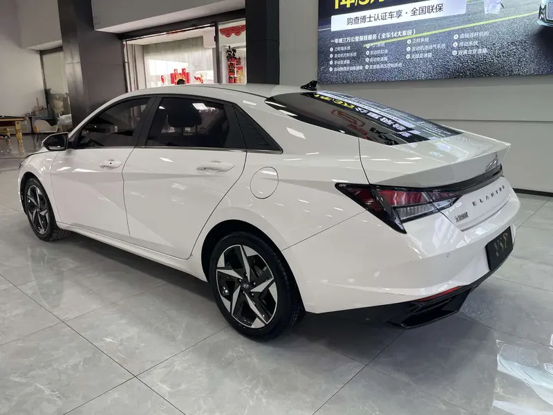 Hyundai Elantra — фото 5