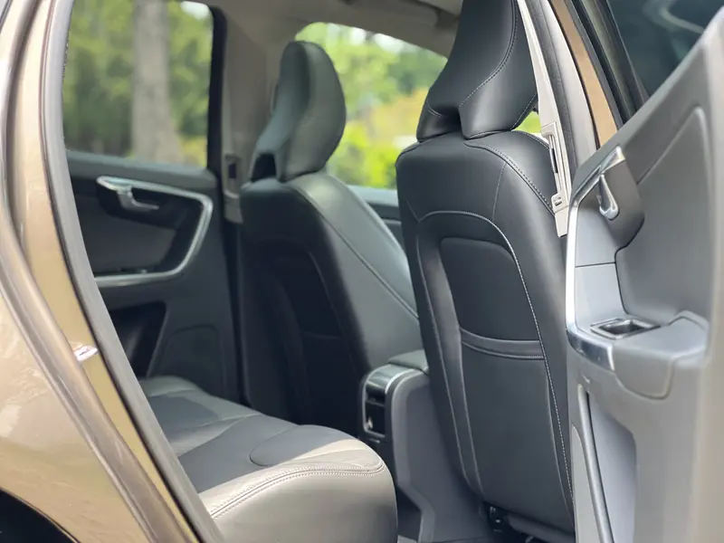 Volvo XC60 — фото 17
