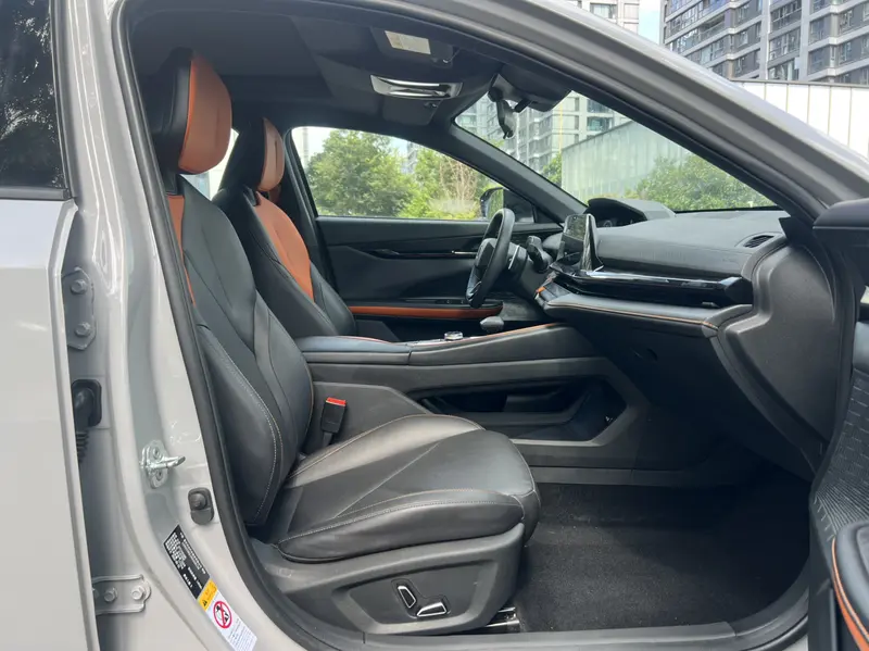 Changan UNI-V 1.5 T Premium — фото 9