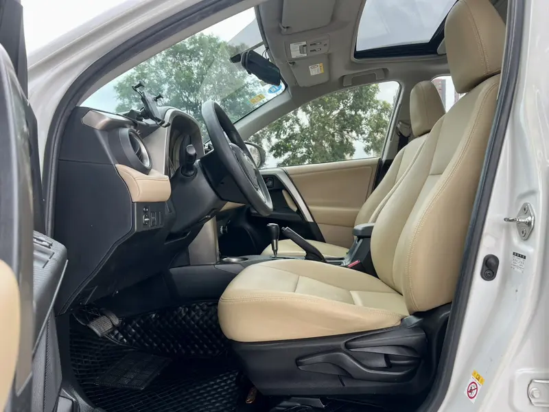 Toyota RAV4 — фото 12