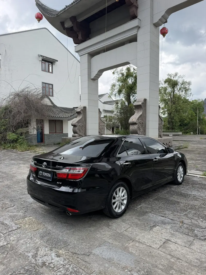 Toyota Camry — фото 6