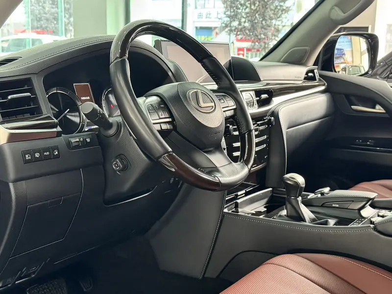 Lexus LX — фото 7