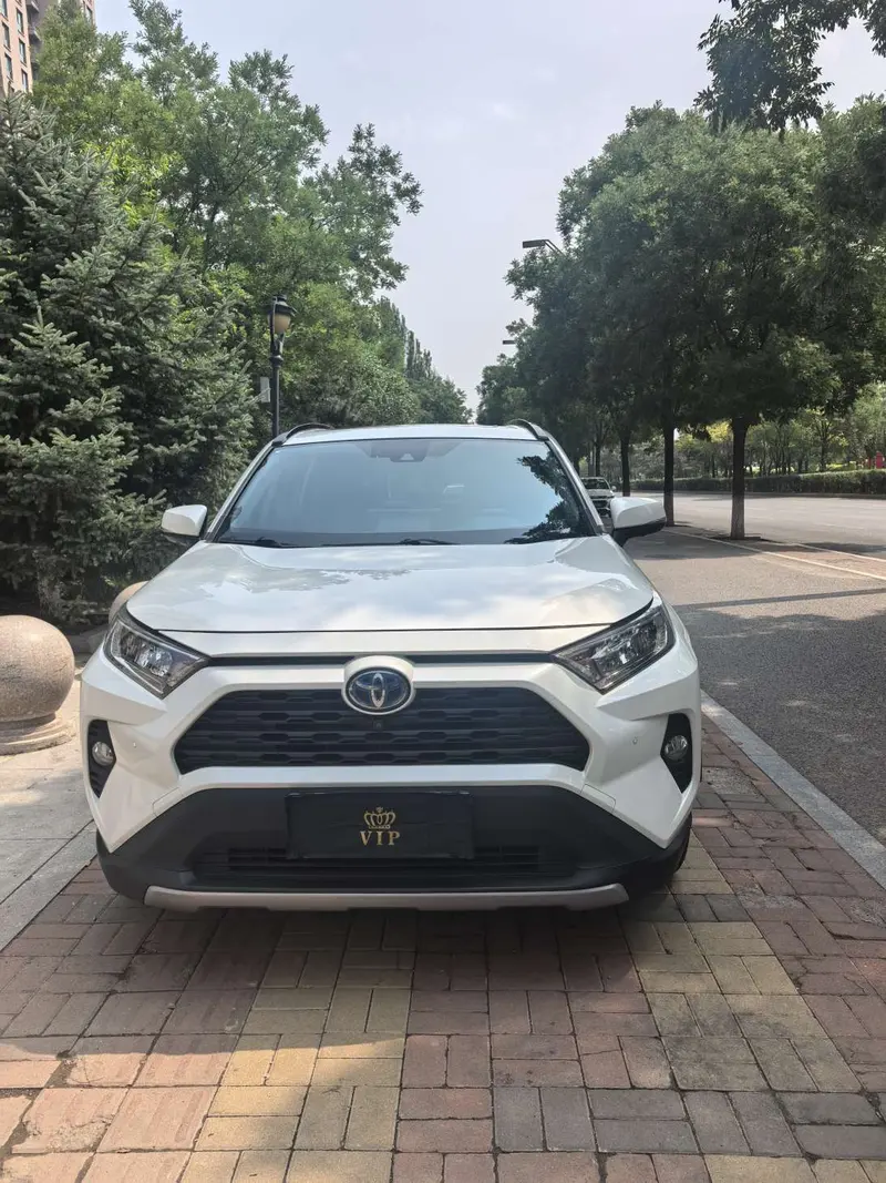 Toyota RAV4 — фото 2