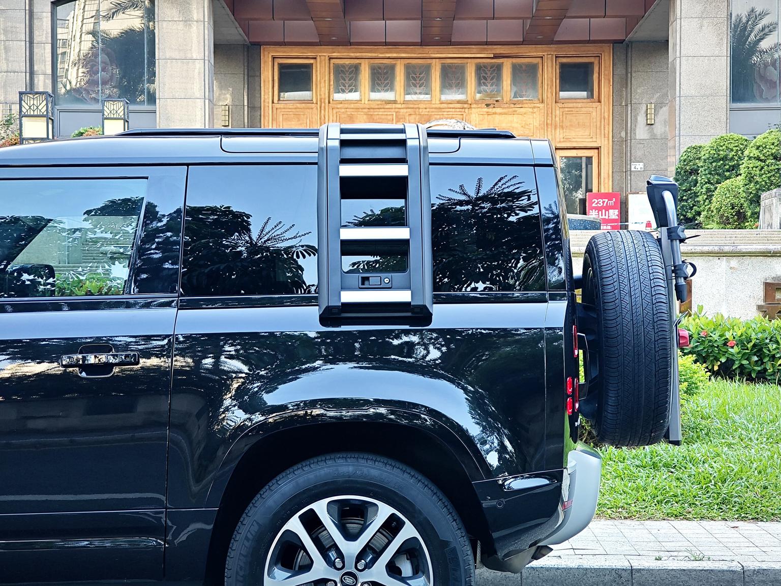 Land Rover Defender: фотография 28 из 32