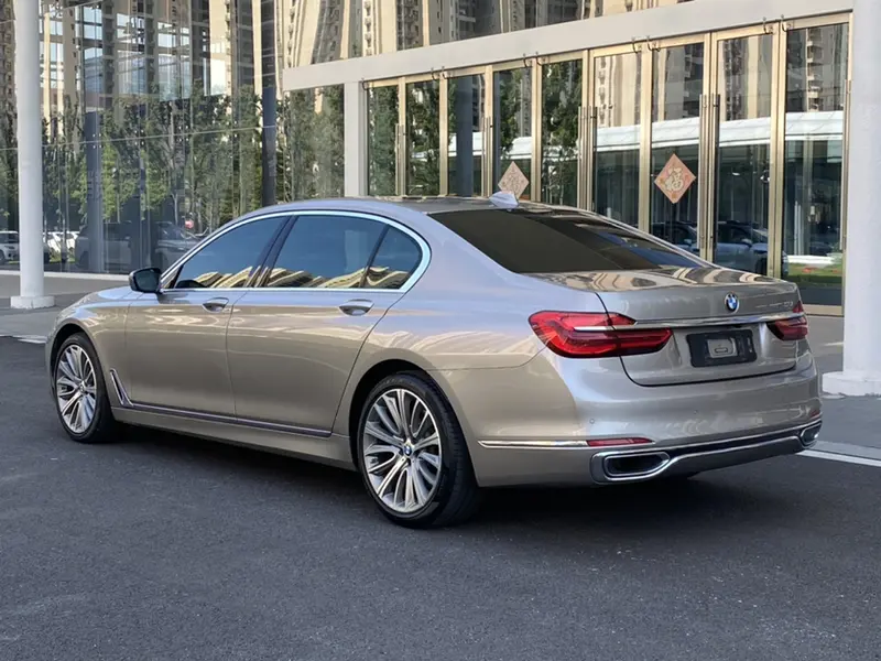 BMW 7 Series — фото 4