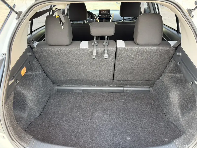 Toyota Yaris L — фото 15