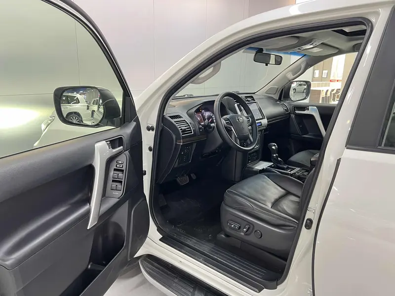 Toyota Prado — фото 12
