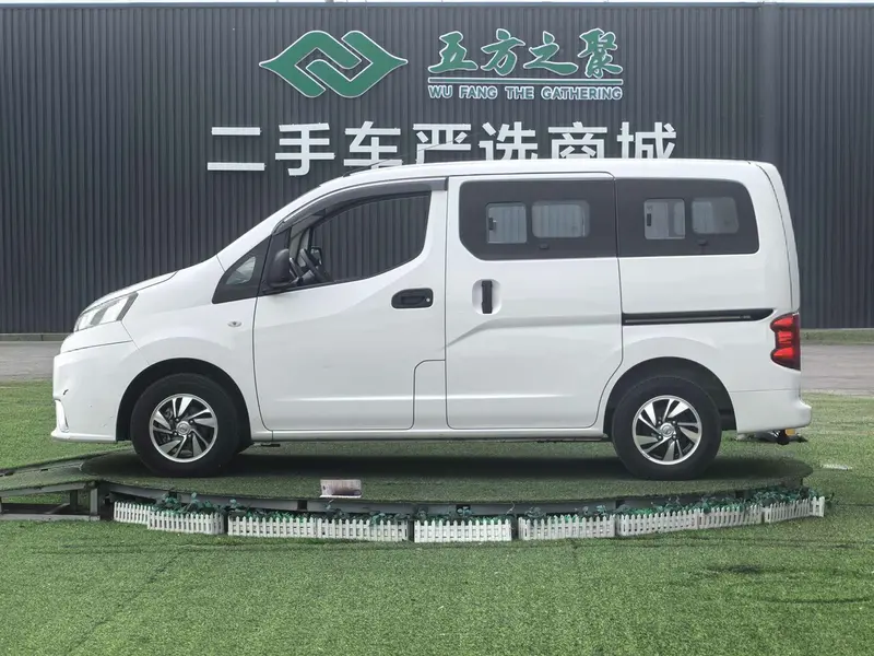 Nissan NV200 — фото 4